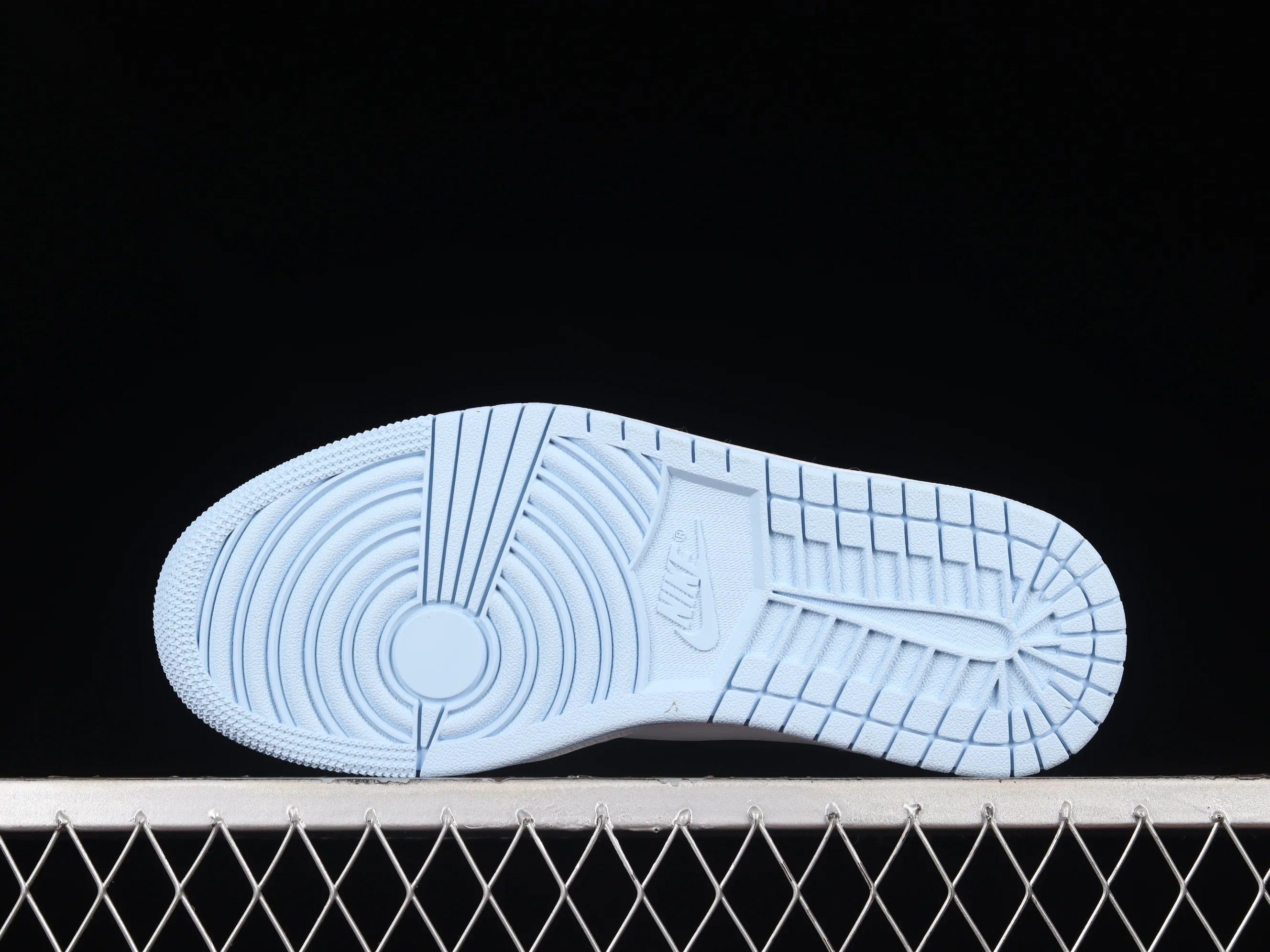 All Categories Air Jordan Jordan Series Basketball Shoes Air Jordan 1 Mid Air Jordan 1 Mid "University Blue" AJ1 Joe 1 Fresh Blue China Basketball Shoes 555112-401